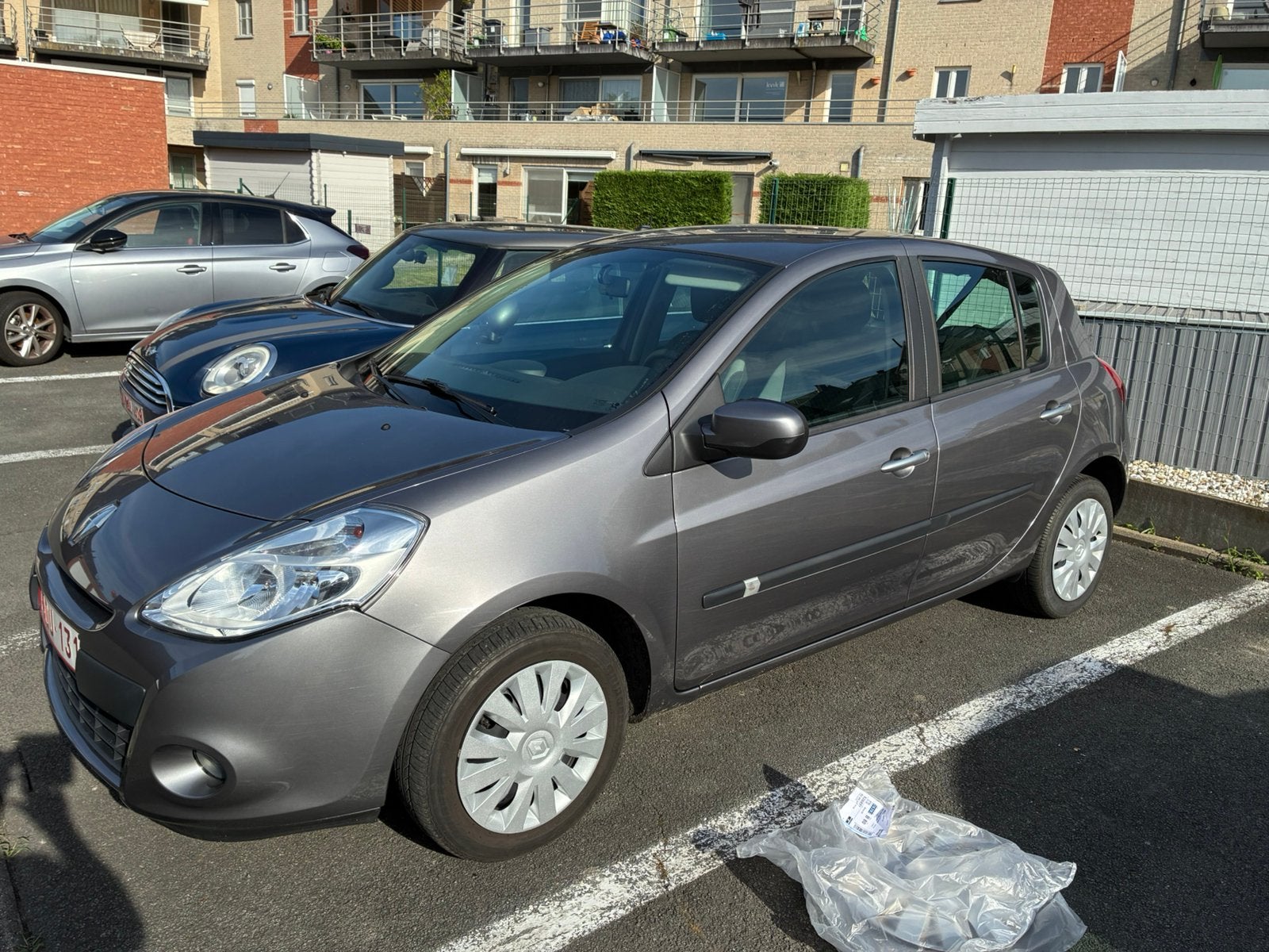 Unieke Renault Clio met 14200km met keuring voor verkoop, Auto's, Voorwielaandrijving, Euro 5, Stof, 4 cilinders