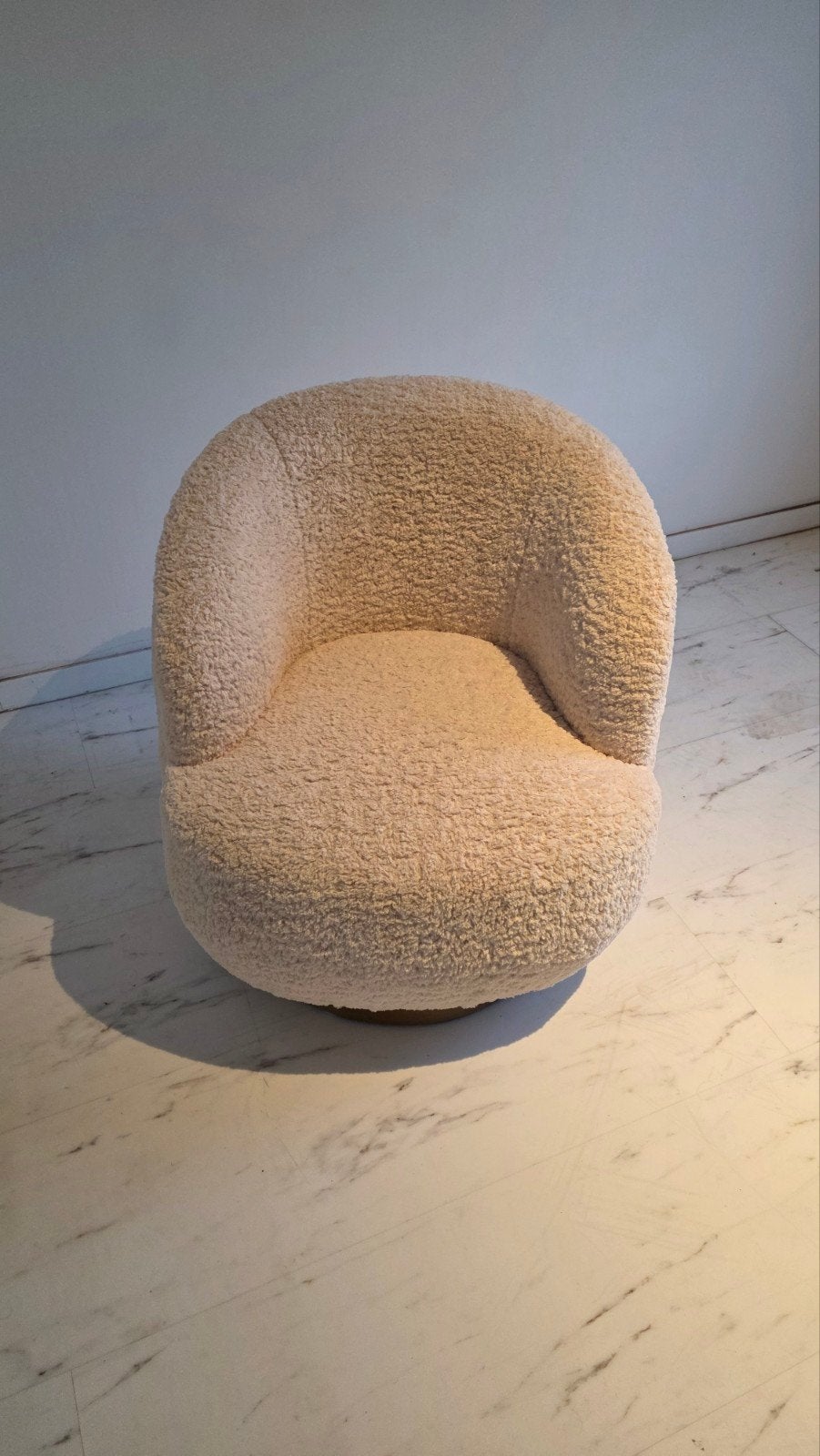 Fauteuil design bouclette crème avec pied doré – neuf, Enlèvement
