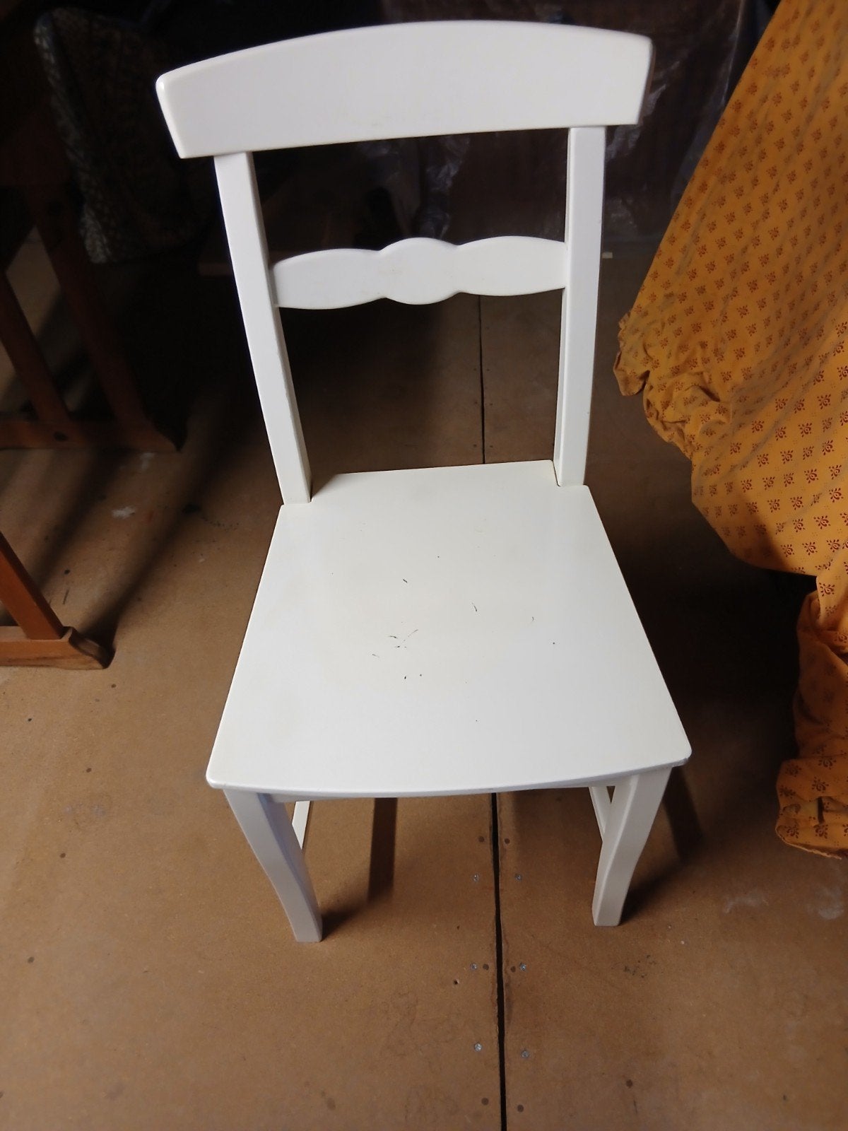chaise blanche ikea, Enlèvement, Une