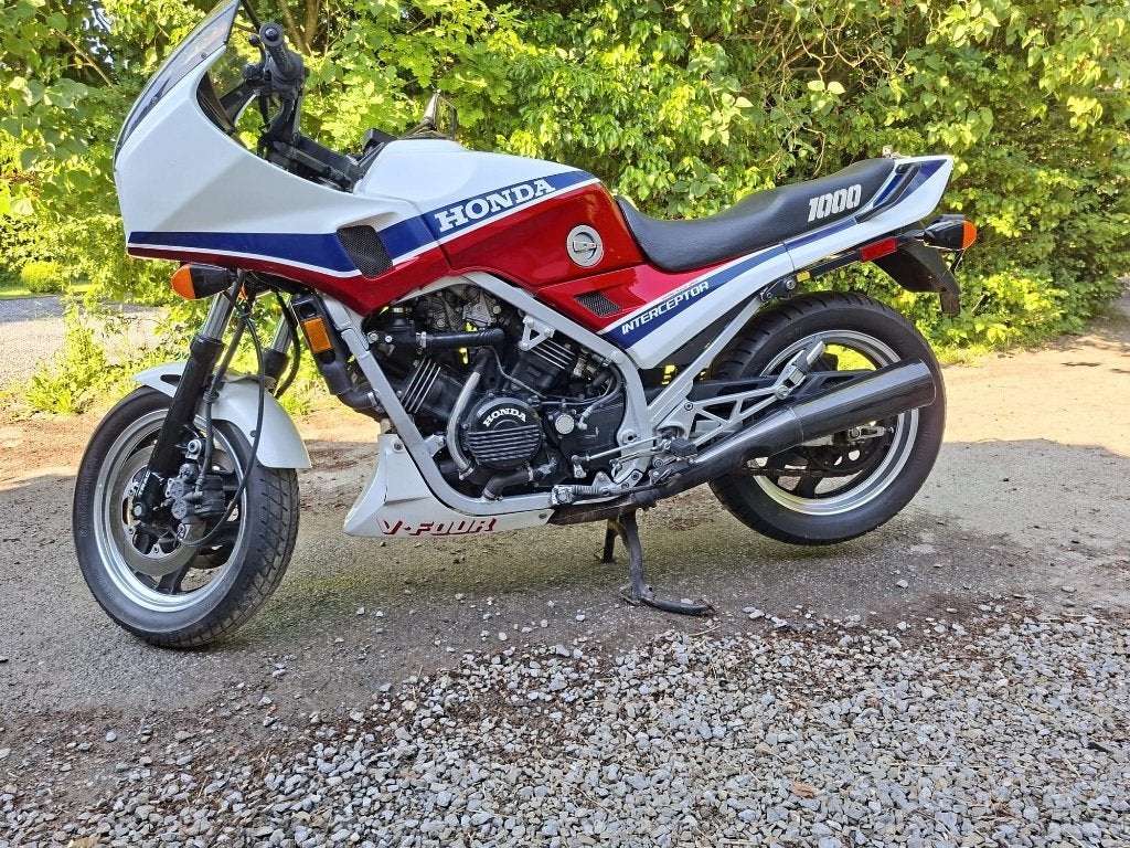 Honda VF 1000   Intreceptor, Motos, Occasion, Plus de 35 kW, Super Sport, 4 cylindres