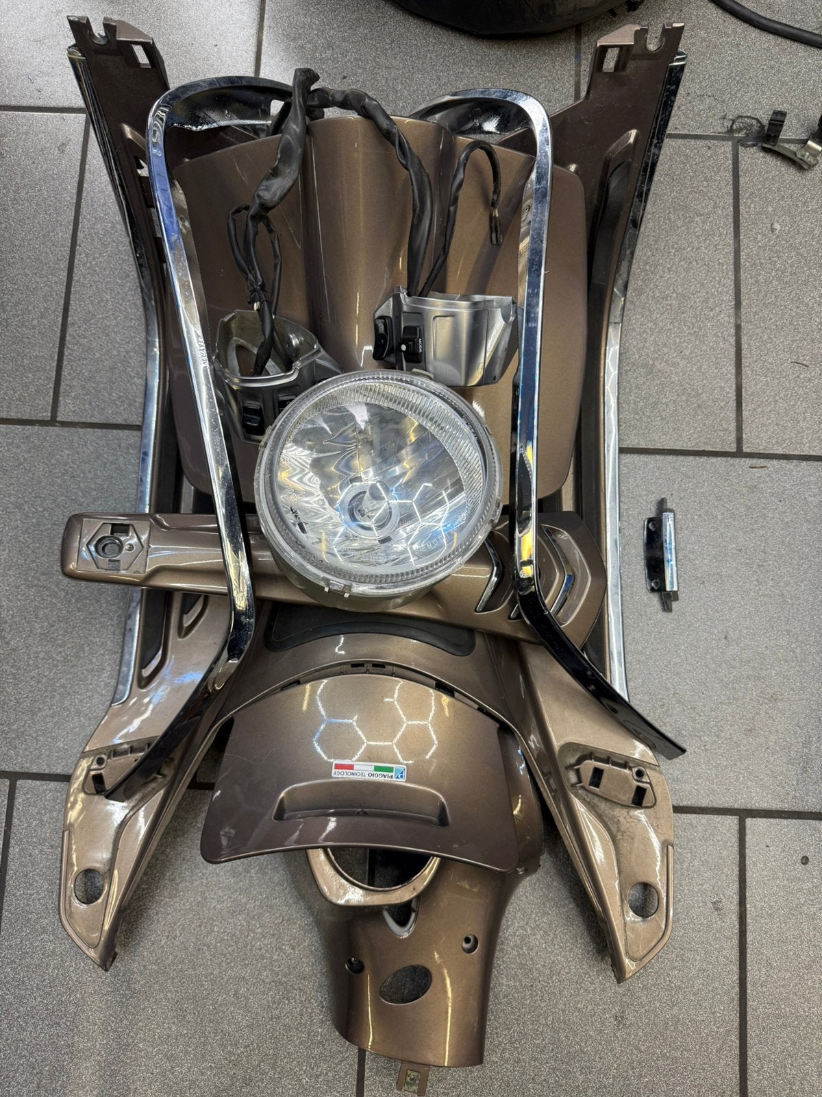 Bruine set vespa primavera/sprint, Ophalen