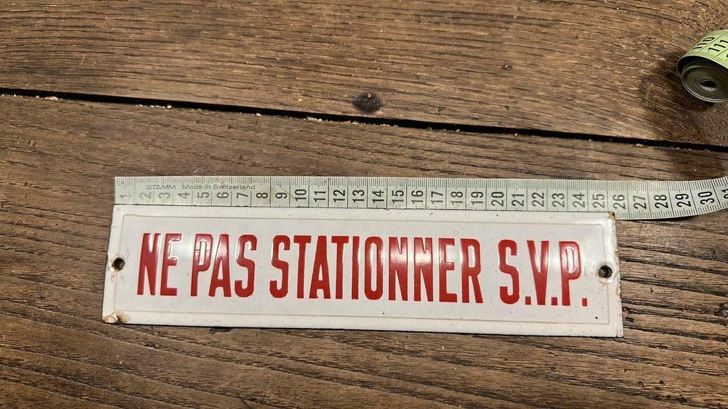 Ancienne plaque émaillée "ne pas stationner s.v.p.", Antiquités & Art, Enlèvement ou Envoi