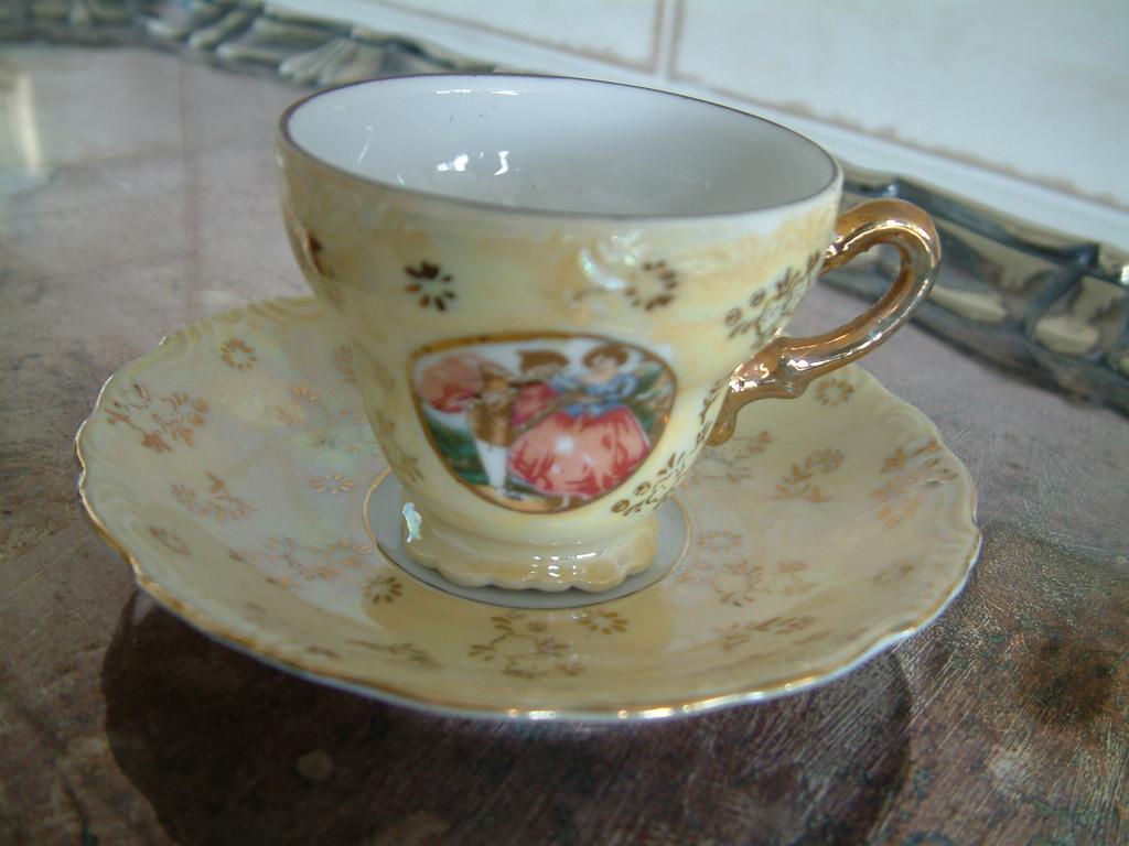 Deux petites tasses et soucoupes nacrées Limoges NOVEX, Antiquités & Art, Antiquités | Porcelaine, Enlèvement
