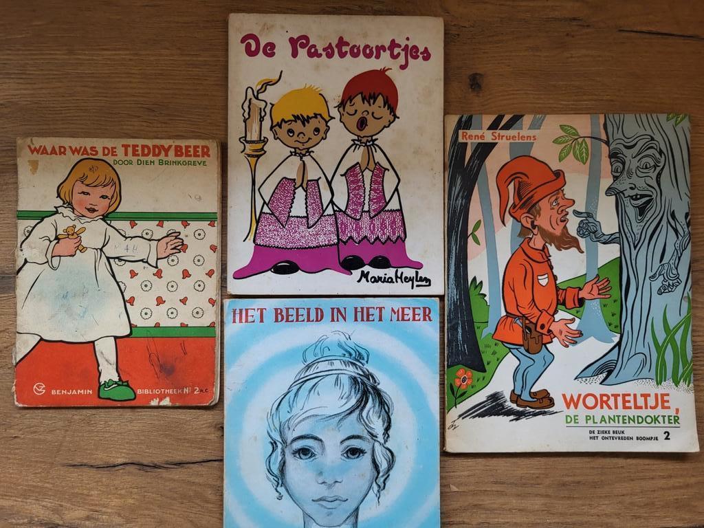 Oude vintage- en kinderboekjes, Ophalen of Verzenden, Gelezen