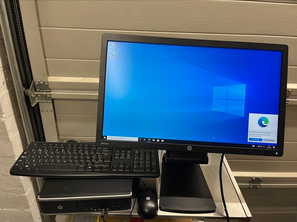Hp pc 4GB RAM met monitor 23 inch. i5 processor v pro, Computers en Software, Monitoren, Ophalen of Verzenden