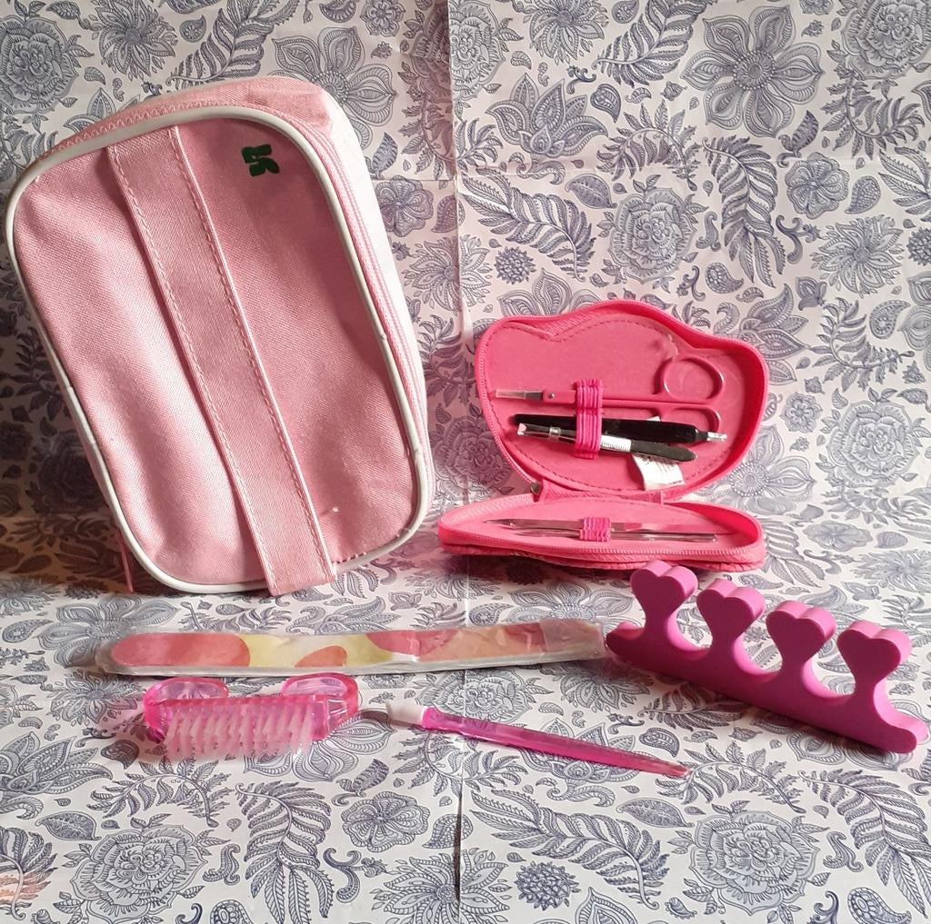 Trousse de toilette +accessoire manucure rose, Enlèvement ou Envoi, Neuf, Vert
