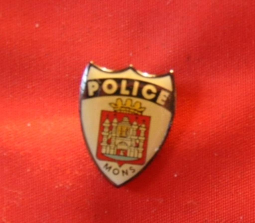 pin's police de mons, Enlèvement ou Envoi, Comme neuf, Autres sujets/thèmes, Insigne ou Pin's