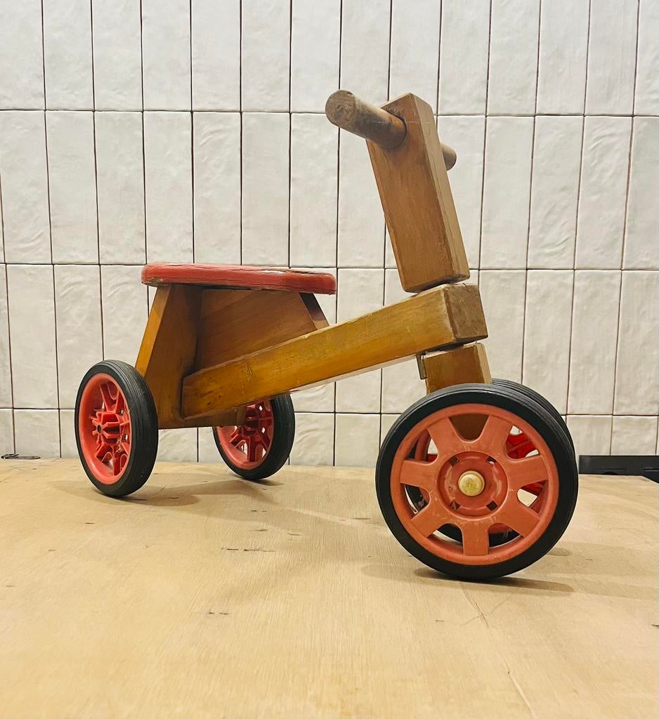 Vintage houten loopfietsje, Ophalen