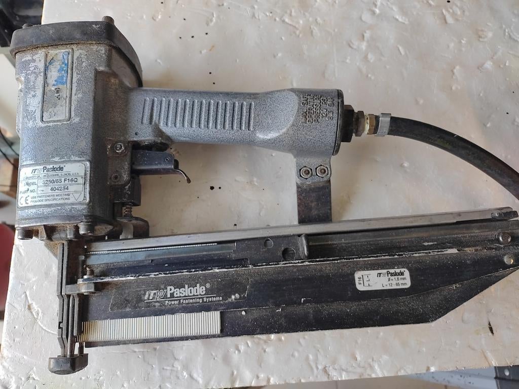 Pneumatische nagel machines ,, Ophalen, Zo goed als nieuw