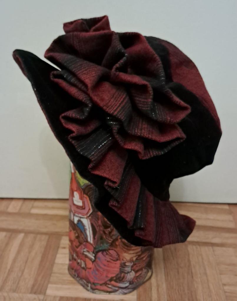 beau chapeau rouge et noir comme neuf Elena Tess, Enlèvement ou Envoi, Comme neuf, Chapeau