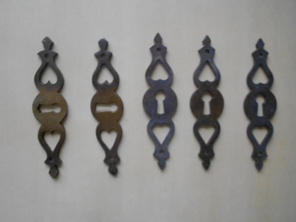 5 embellissements de trou de serrure d'armoire, Antiquités & Art, Enlèvement ou Envoi