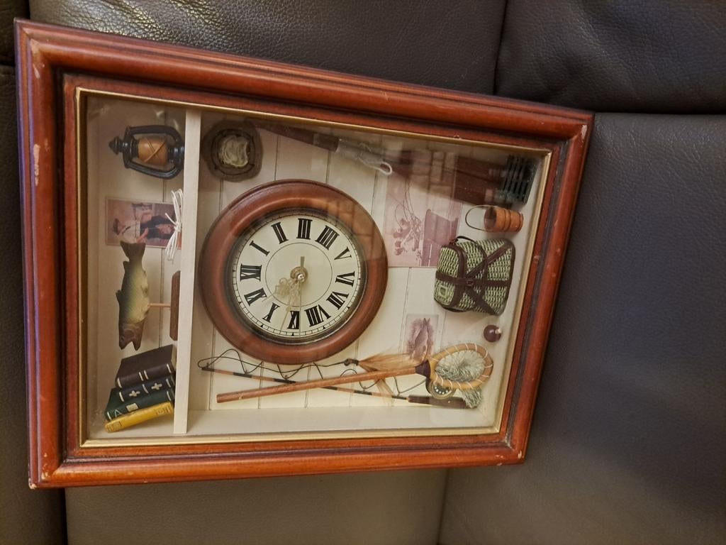 Vvitrine kast met klok ,jacht / visserij, Ophalen
