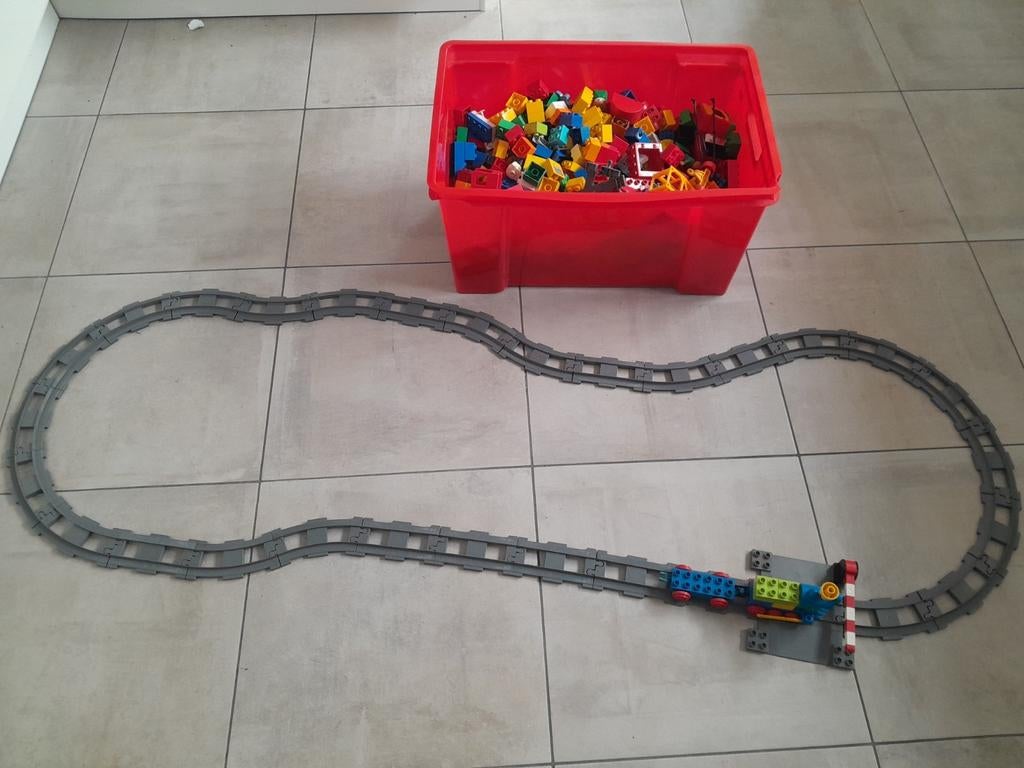Train LEGO DUPLO plus bac rempli de LEGO DUPLO, Enlèvement, Comme neuf