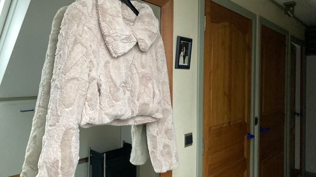 Gezellig warm jasje in nepbont, Kleding | Dames, Ophalen, Zo goed als nieuw, Maat 38/40 (M), Beige