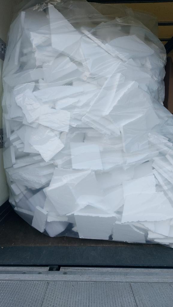 Gratis piepschuim, Doe-het-zelf en Bouw, Isolatie en Afdichting, Ophalen, 4 tot 8 cm, 10 tot 15 m², Zo goed als nieuw