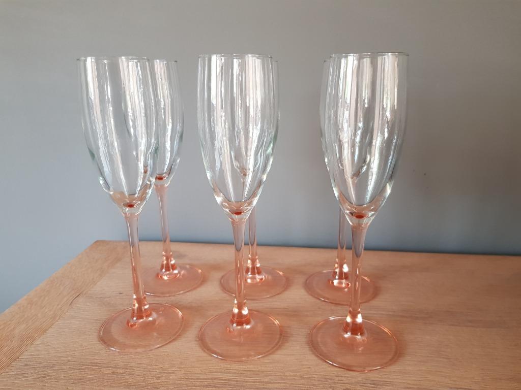 14 Luminarc champagneglazen met roze voet, Enlèvement