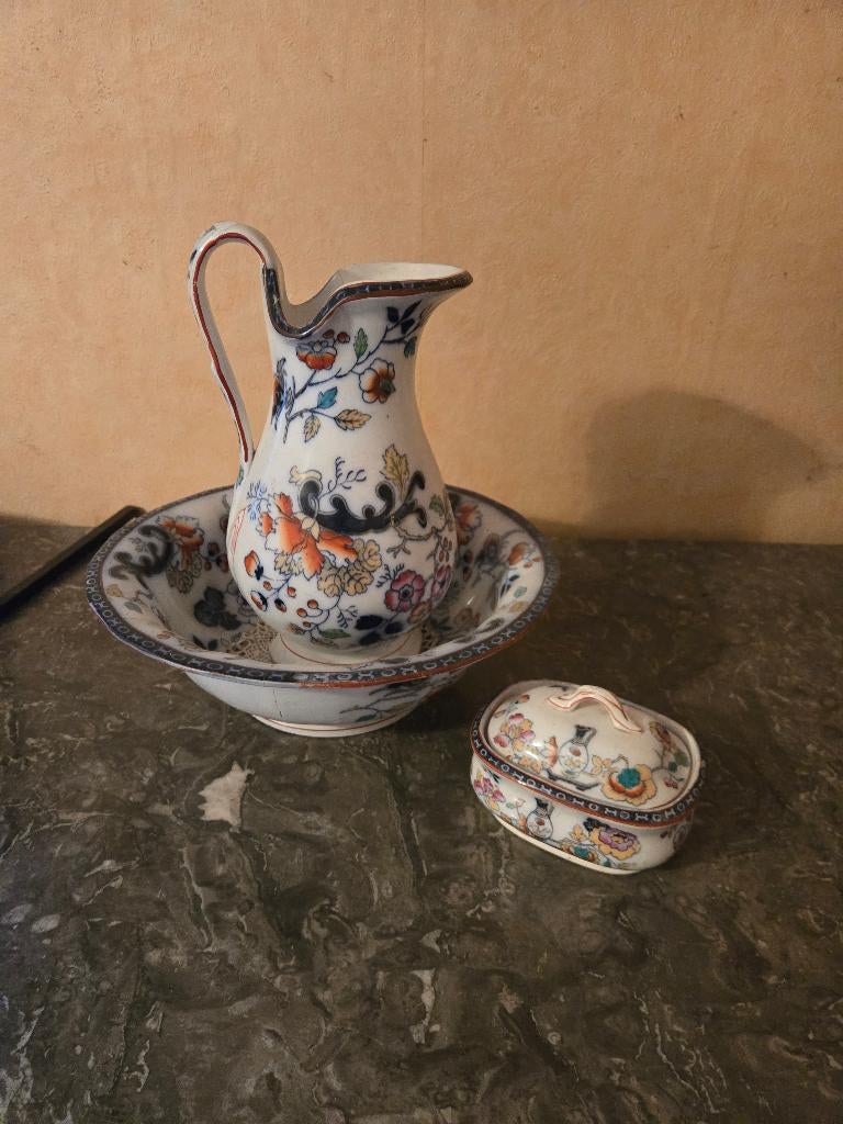 Aiguière + bassine + boite à savon. Ensemble de toilette, Ophalen