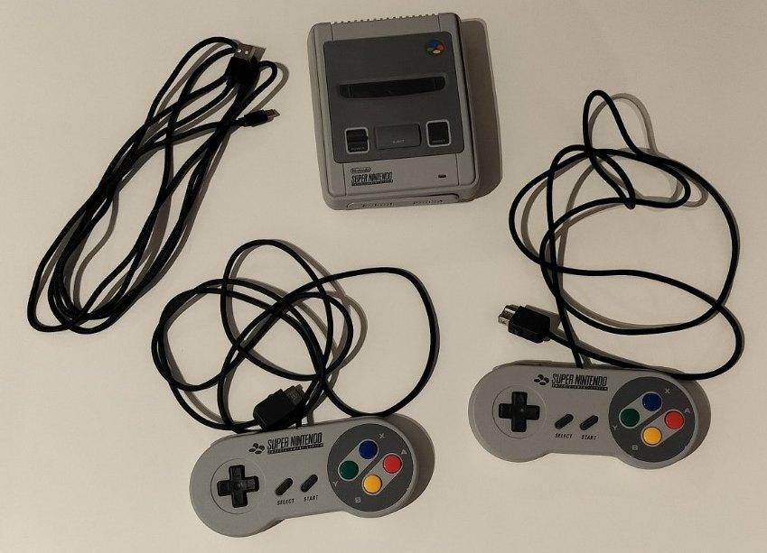 Super Nintendo Entertainment System classic mini, Games en Spelcomputers, Ophalen, Zo goed als nieuw, Met 2 controllers