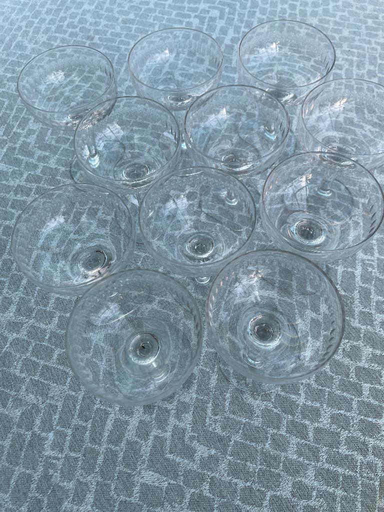 Champagne coupes, Ophalen