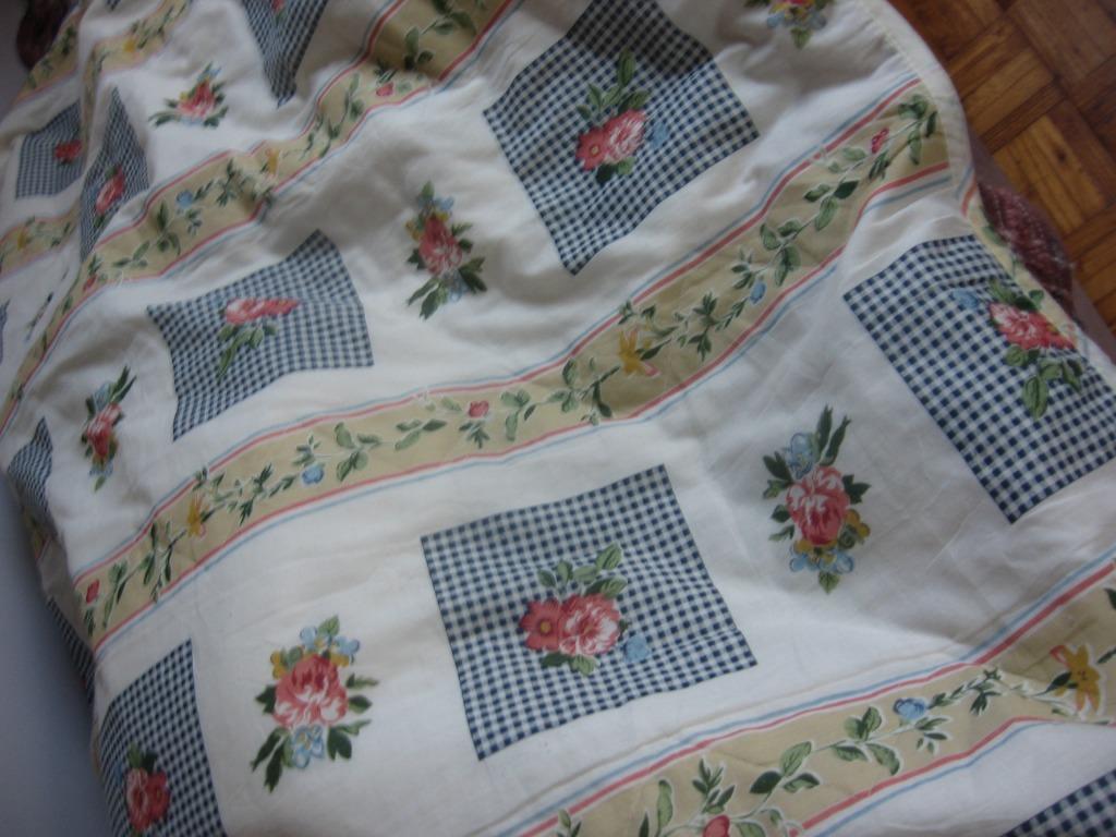 Decoratieve sprei of bankhoes. Boven: 65", Ophalen of Verzenden, Zo goed als nieuw
