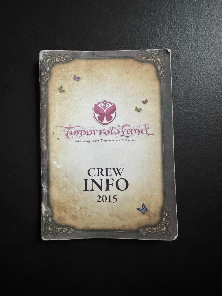 Tomorrowland Crew boekjes, Ophalen, Zo goed als nieuw