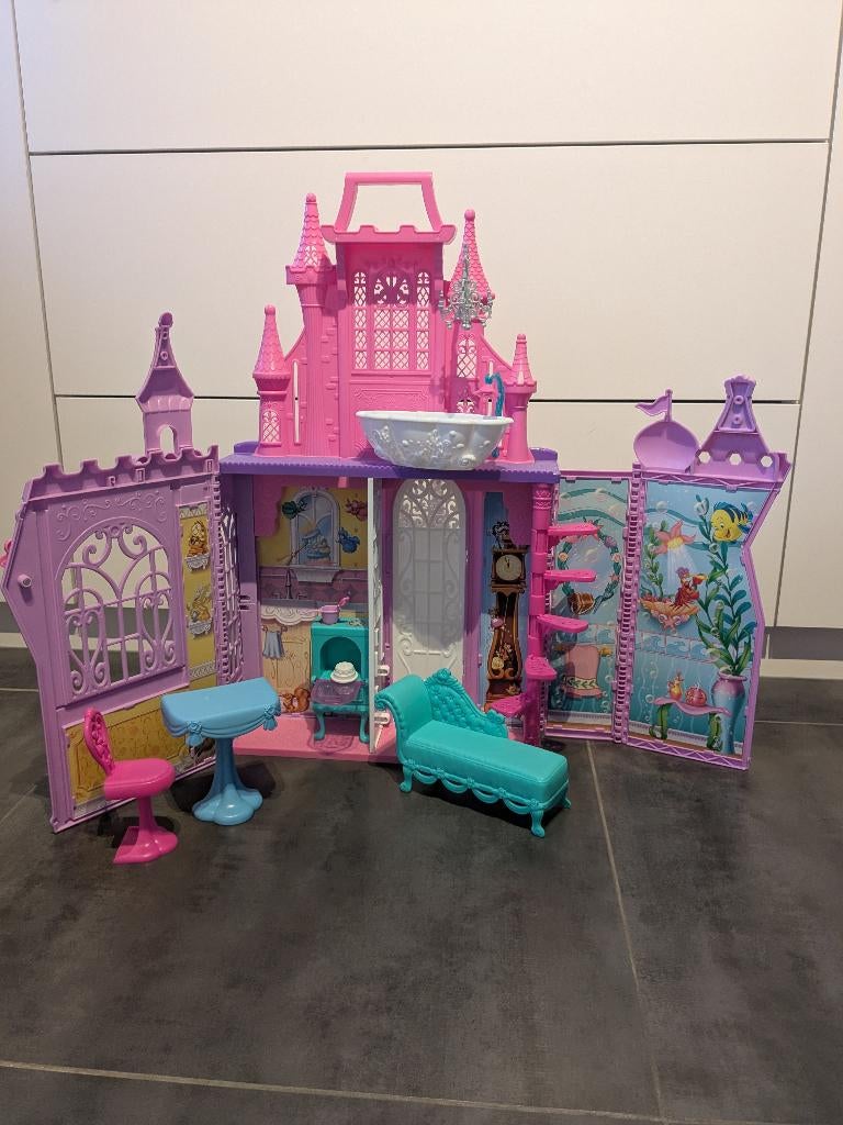 Prinsessen kasteel Barbie / poppenhuis draagbaar, Kinderen en Baby's, Ophalen of Verzenden, Zo goed als nieuw, Barbie
