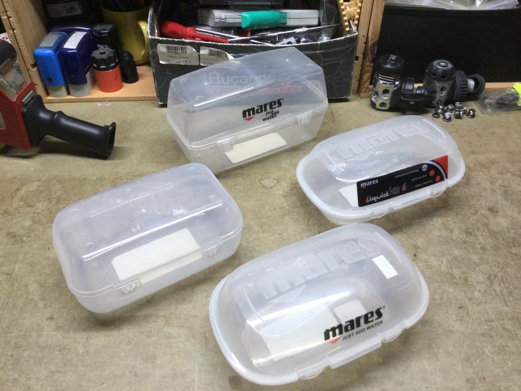 Opbergbox duikmaskers te koop - Nieuw aan 3€/stuk, Sports nautiques & Bateaux, Plongée, Enlèvement ou Envoi, Neuf, Lunettes de plongée ou Tuba