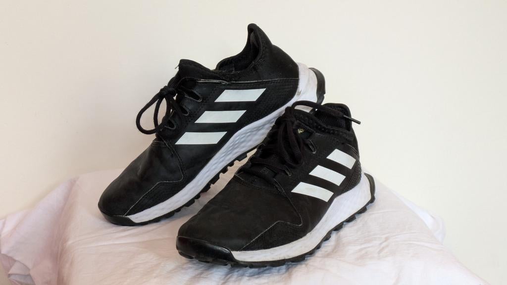 Adidas veldhockey schoenen voor kinderen, maat 36 2/3, Vêtements | Hommes, Chaussures, Enlèvement ou Envoi, Adidas, Porté, Chaussures de sport