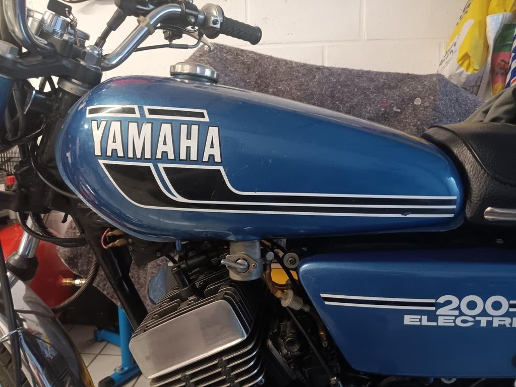 Set Stikkers  benzinnetank   voor yamaha rd 200 dx  bj1975, Motoren, Ophalen