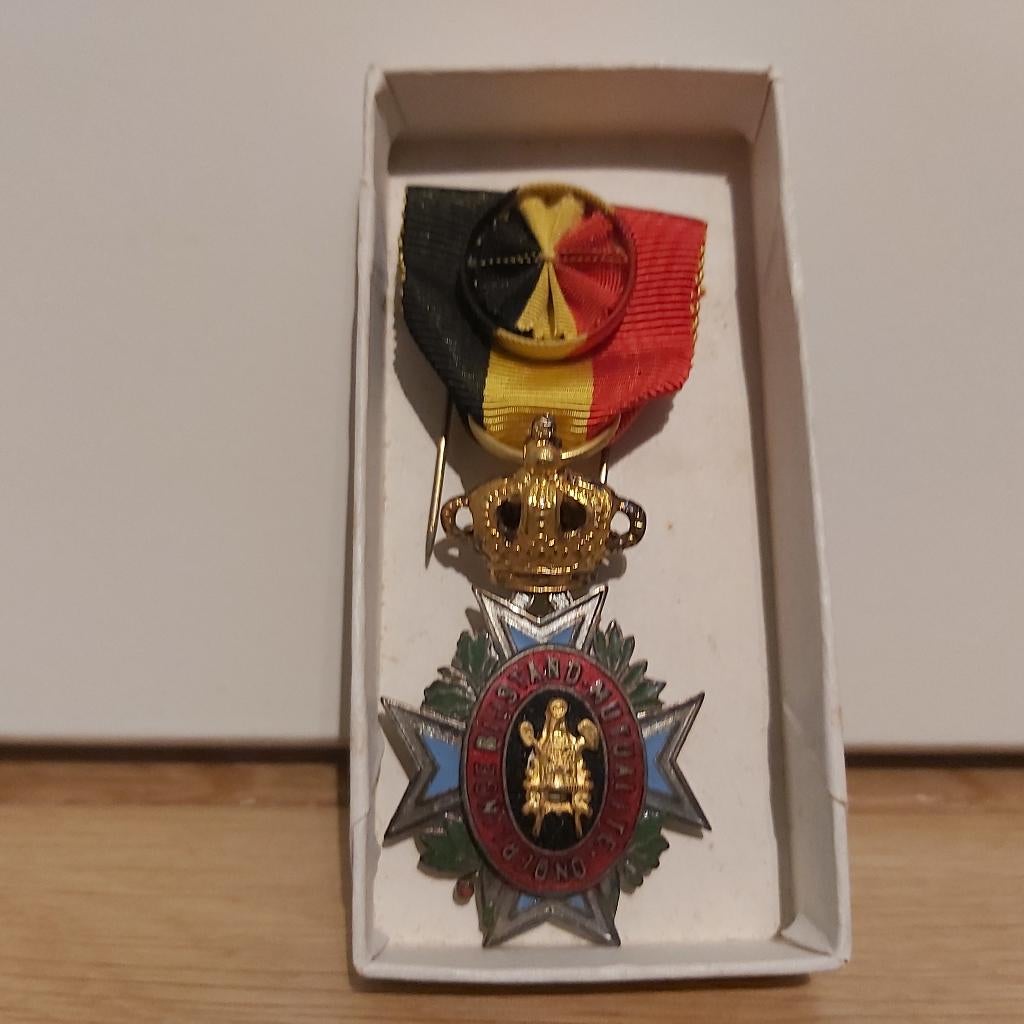 Chevalier de l'Ordre de la Couronne, Enlèvement ou Envoi, Autres, Ruban, Médaille ou Ailes