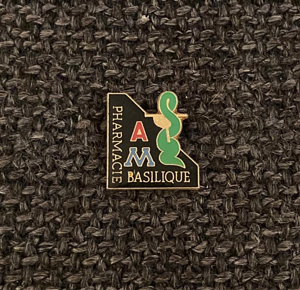PIN - AM - PHARMACIE BASILIQUE - APOTHEEK - PHARMA, Envoi, Utilisé, Autres sujets/thèmes, Insigne ou Pin's