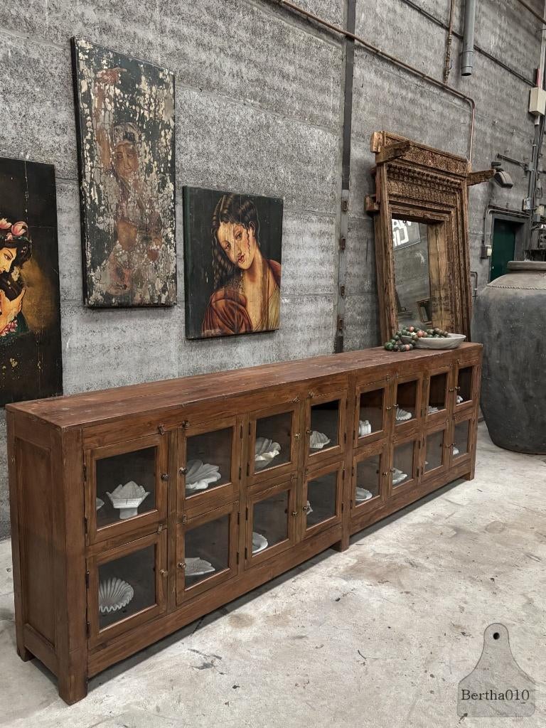 Historisch 297 cm lang houten dressoir, Glas, Ophalen of Verzenden, Zo goed als nieuw, 200 cm of meer