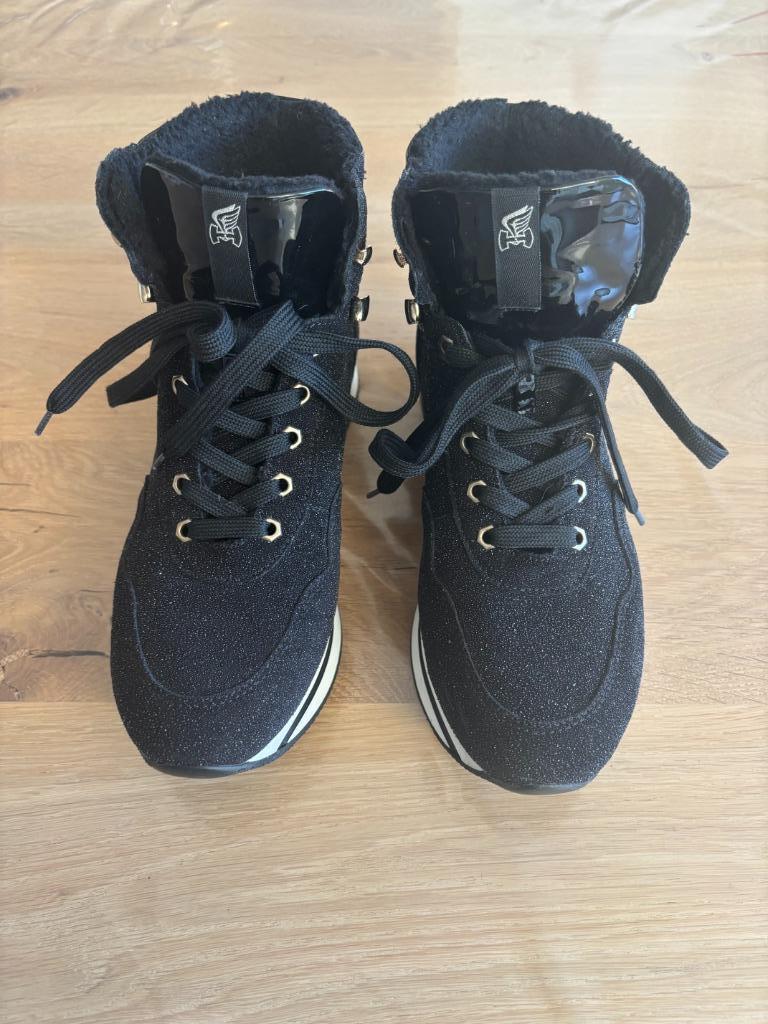 NIEUWE zwarte Hogan sneakers met pels, Zwart, Nieuw, Ophalen of Verzenden, Hogan