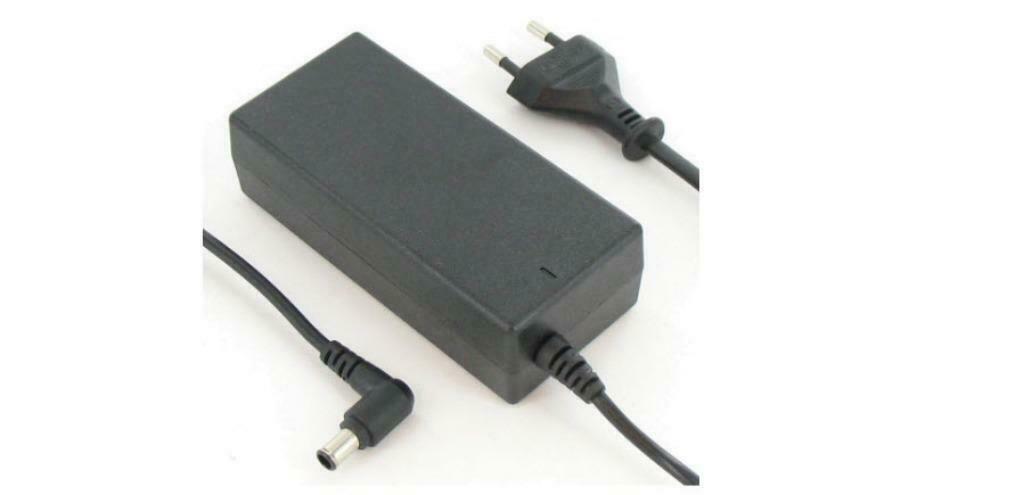 LCD Scherm AC Adapter SAMSUNG / DELL, Computers en Software, Monitoren, Ophalen of Verzenden, Zo goed als nieuw
