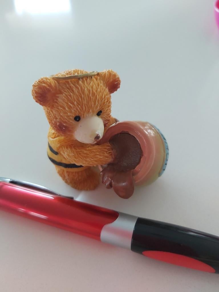 Kleine teddybeer met honingpot, Ophalen of Verzenden, Nieuw, Feestartikel