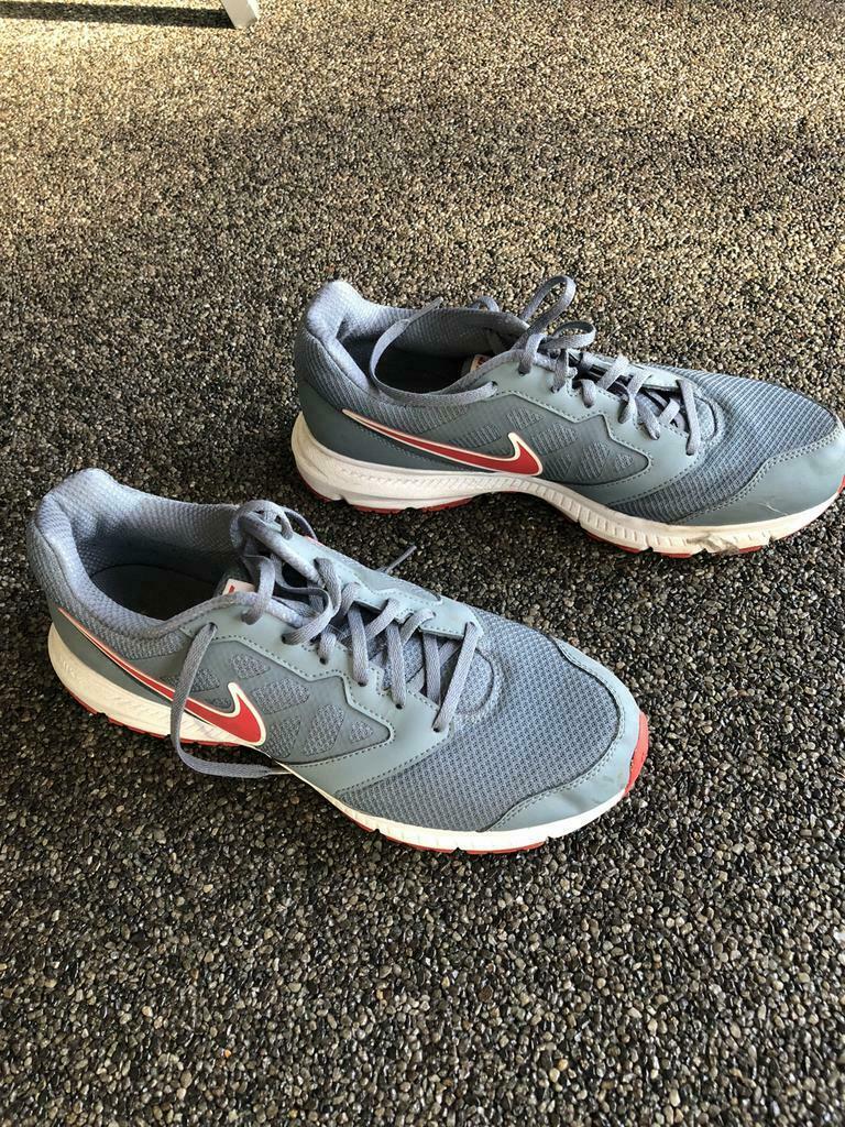 Sportschoenen mannen maat 44 en 45, Ophalen of Verzenden, Zo goed als nieuw, Schoenen