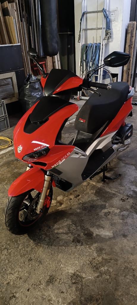 Scooter NECO 900 Km Avec qq griffes, Vélos & Vélomoteurs, Scooters | Marques Autre, Comme neuf, Essence, Enlèvement