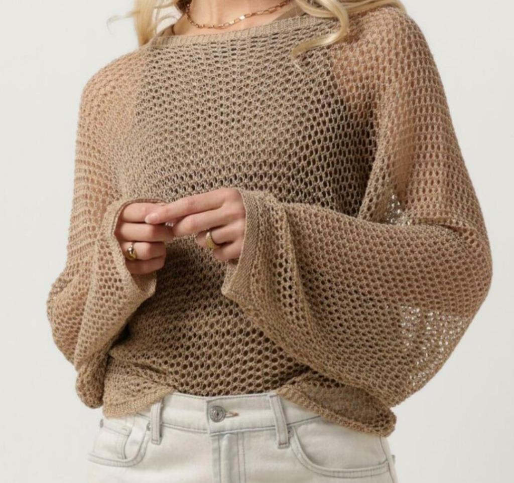Trui nettrui in goudachtig beige wijd model one size, Kleding | Dames, Ophalen of Verzenden, Nieuw, Maat 38/40 (M), Beige