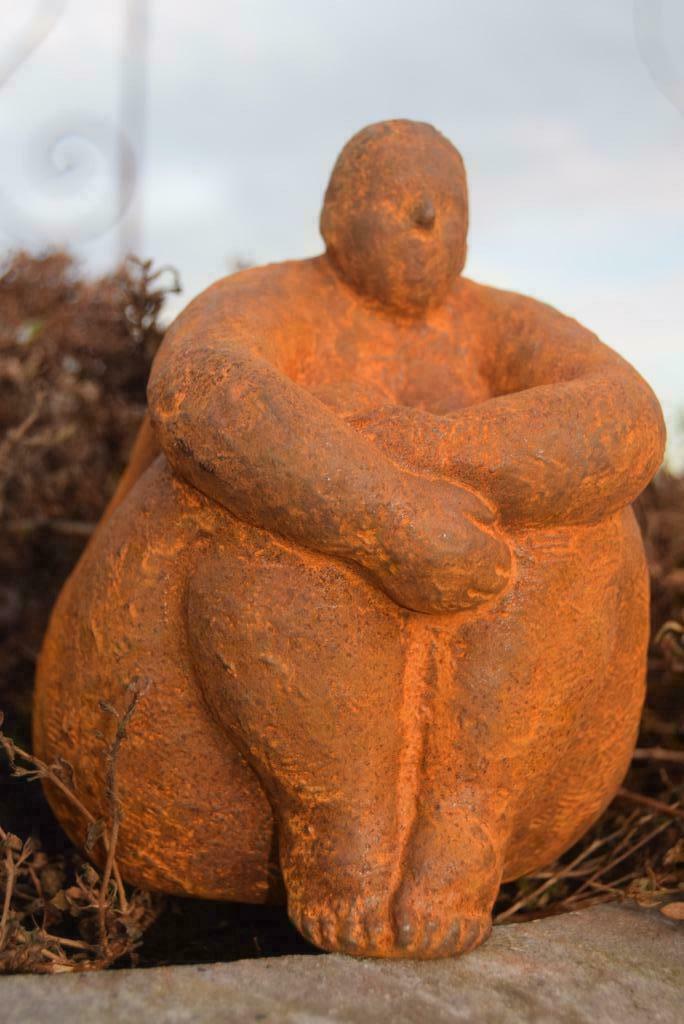 Standbeeld van een dame BOTERO-stijl in gietijzer met roestp, Tuin en Terras, Ophalen of Verzenden, Nieuw, Overige materialen
