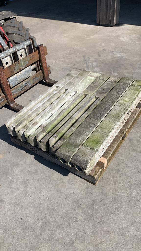 Betonnen plaathouders, Doe-het-zelf en Bouw, Ophalen, Zo goed als nieuw