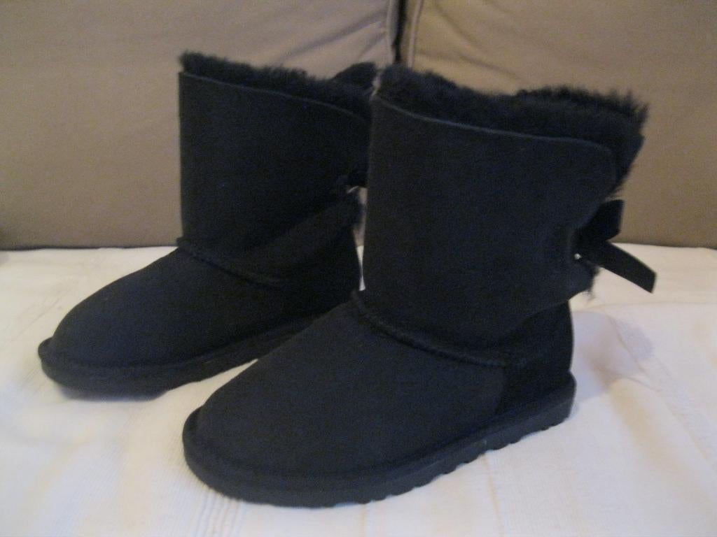 Nieuwe laarzen met zwart bont 34, Meisje, Schoenen, Nieuw, Ophalen of Verzenden