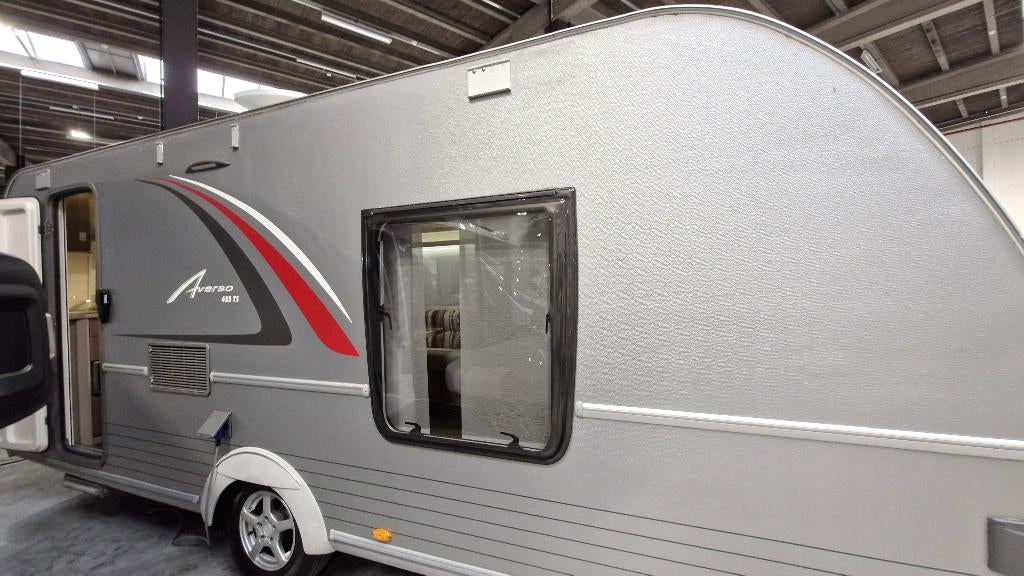 BURSTNER AVERSO 455 TS LIT CENTRAL, Caravanes & Camping, Caravanes, Entreprise, Roue de secours, Lit fixe