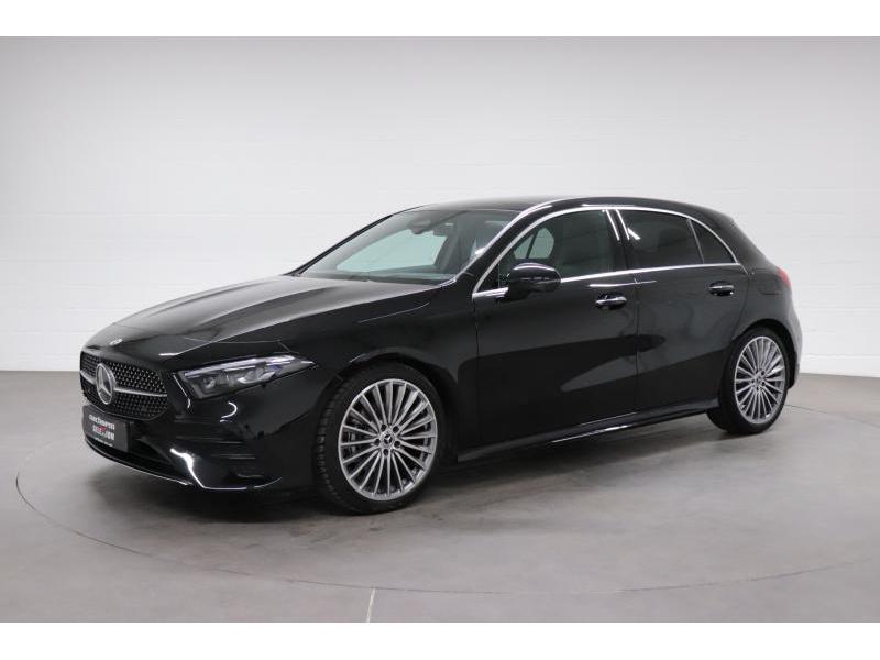 Mercedes-Benz A 180 1.3i AMG Line AT Mercedes A180 1.3i AMG, 136 pk, Zwart, 5 deurs, Emergency brake assist
