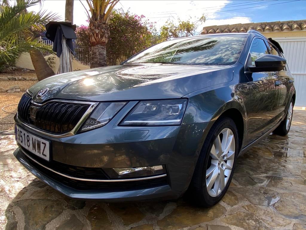 Skoda Octavia 2.0 diesel DSG automatique en parfait état, Autos, Euro 6, Entretenue par le concessionnaire, Noir, 5 portes