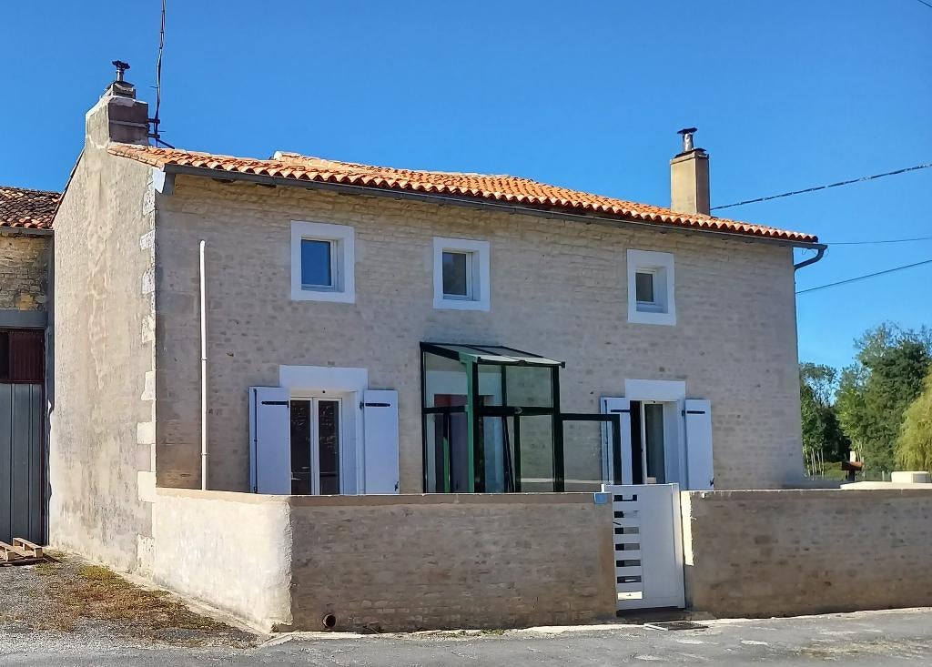 RUSTIG LANDHUIS IN FRANKRIJK-CHARENTE-MARITIME, Immo, 120 m², Woonhuis, 3 kamers, Landelijk