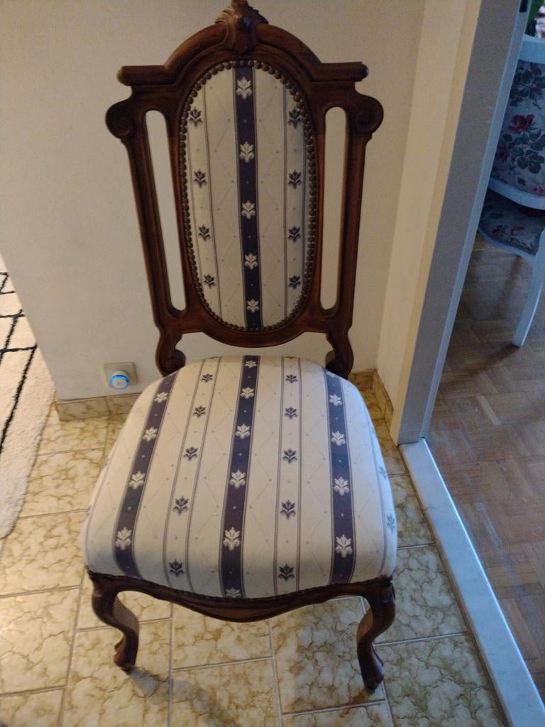 Antieke stoelen., Ophalen