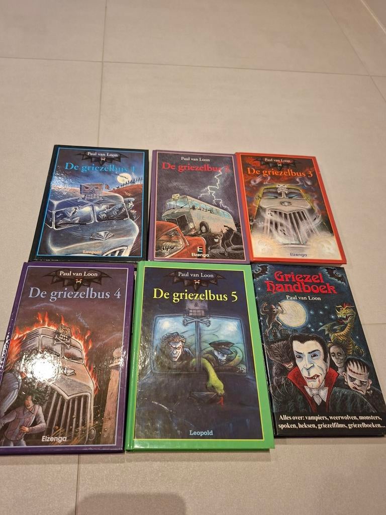 De griezelbus collectie 1-5 en griezelhandboek, Boeken, Ophalen of Verzenden, Paul van Loon