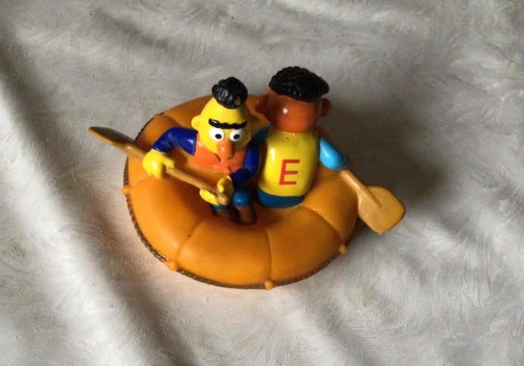 Bert et Ernie de Sesame Street dans la bouée de sauvetage cr, Enlèvement ou Envoi