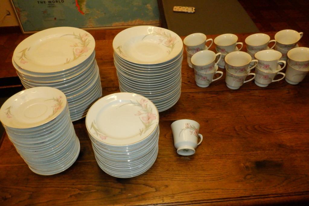 porselein eetservice, Ophalen, Zo goed als nieuw, Porselein, Compleet servies