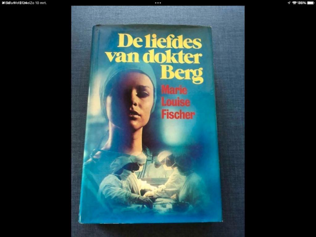roman de liefdes van dokter berg, Ophalen of Verzenden, Zo goed als nieuw